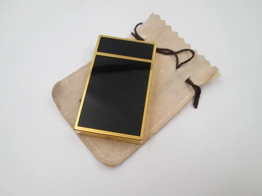 S. T. Dupont Paris travel clock with alarm. Chinese lacquer and gold plated. Quartz. 1980's S. T. Dupont Paris travel clock with alarm. Chinese lacquer and gold plated. Quartz. 1980's