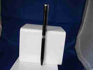 S. T. Dupont. Black lacquer of China. Silver metal. France. 1990's
