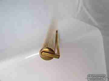 S. T. Dupont. Gold plated. Black lacquer clip. France. 2000's