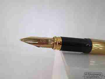 S. T. Dupont. Metal chapado oro. Clip laca negra. 2000. Oro 18K. Caja