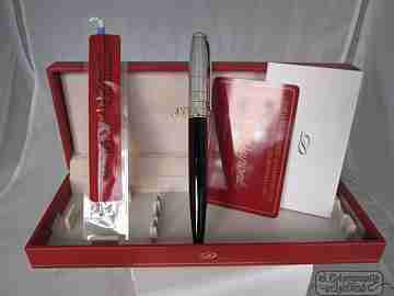 S. T. Dupont. Metal platinado y resina negra. Caja. Años 90. Recambio