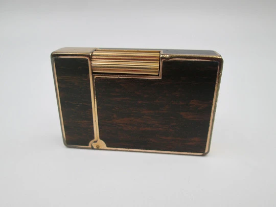 S.T. Dupont butane lighter. Bitone chinese lacquer and gold plated. Box. 1990's. France S.T. Dupont butane lighter. Bitone chinese lacquer and gold plated. Box. 1990's. France