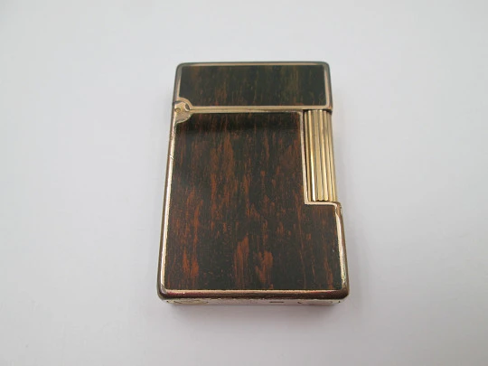 S.T. Dupont butane lighter. Bitone chinese lacquer and gold plated. Box. 1990's. France S.T. Dupont butane lighter. Bitone chinese lacquer and gold plated. Box. 1990's. France