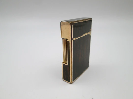 S.T. Dupont butane lighter. Bitone chinese lacquer and gold plated. Box. 1990's. France S.T. Dupont butane lighter. Bitone chinese lacquer and gold plated. Box. 1990's. France