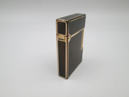 S.T. Dupont butane lighter. Bitone chinese lacquer and gold plated. Box. 1990's. France S.T. Dupont butane lighter. Bitone chinese lacquer and gold plated. Box. 1990's. France