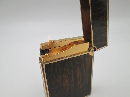 S.T. Dupont butane lighter. Bitone chinese lacquer and gold plated. Box. 1990's. France S.T. Dupont butane lighter. Bitone chinese lacquer and gold plated. Box. 1990's. France
