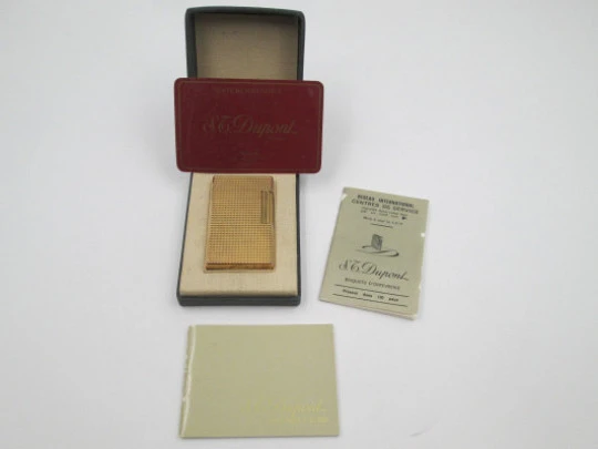 S.T. Dupont gas lighter. 20 microns gold plated. Diamond pattern. Box. France. 1990's