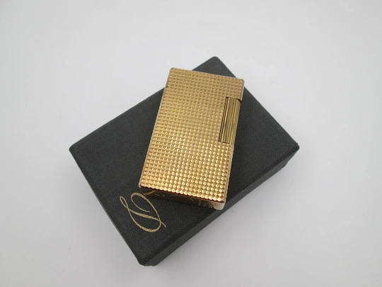 S.T. Dupont gas lighter. 20 microns gold plated. Diamond pattern. Box. France. 1990's