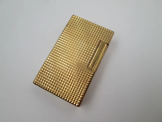 S.T. Dupont gas lighter. 20 microns gold plated. Diamond pattern. Box. France. 1990's