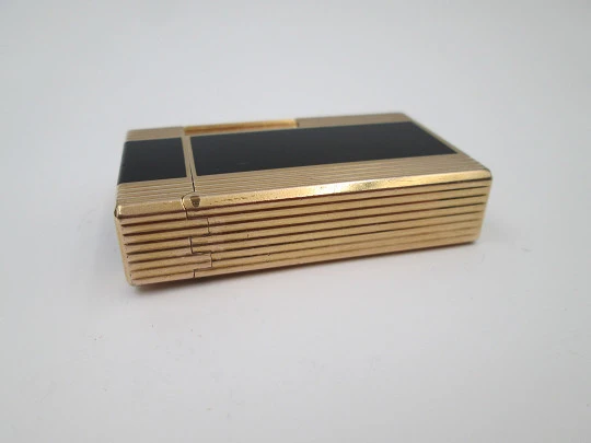 S.T. Dupont gas lighter. Black chinese lacquer & gold plated. 1980's. Original box. France