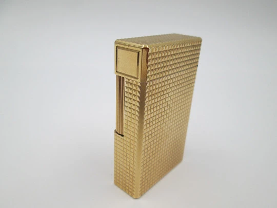 S.T. Dupont lighter. 20 micron gold plated. Diamond pattern. Box & instructions