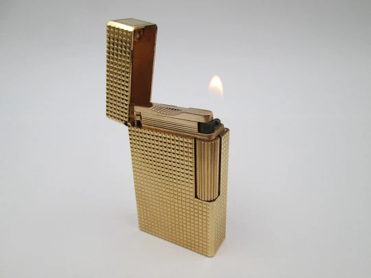 S.T. Dupont lighter. 20 micron gold plated. Diamond pattern. Box & instructions