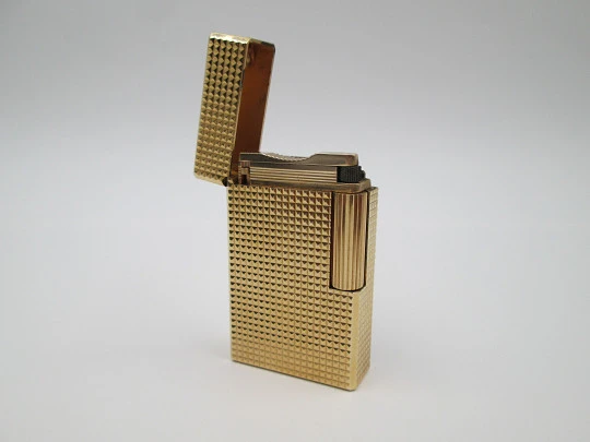 S.T. Dupont lighter. 20 micron gold plated. Diamond pattern. Box & instructions