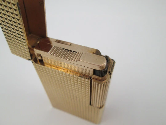 S.T. Dupont lighter. 20 micron gold plated. Diamond pattern. Box & instructions