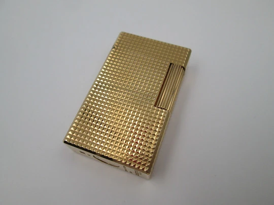 S.T. Dupont lighter. 20 micron gold plated. Diamond pattern. Box & instructions