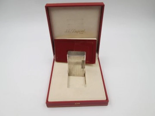 S.T. Dupont lighter. Silver plated metal. Lines pattern. Original box. 1990's