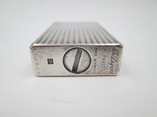 S.T. Dupont lighter. Silver plated metal. Lines pattern. Original box. 1990's