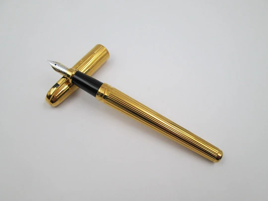 S.T. Dupont Olympio fountain pen. 23 microns gold plated. 18k nib. Box