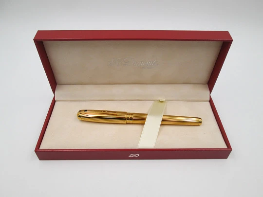 S.T. Dupont Olympio fountain pen. 23 microns gold plated. 18k nib. Box