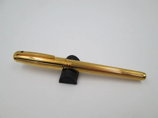 S.T. Dupont Olympio fountain pen. 23 microns gold plated. 18k nib. Box