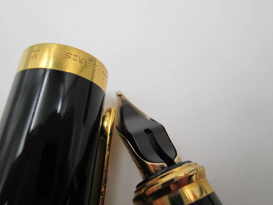 S.T. Dupont Olympio fountain pen. Black lacquer and gold plated details. 14k nib