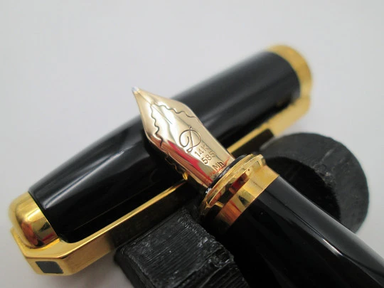 S.T. Dupont Olympio fountain pen. Black lacquer and gold plated details. 14k nib