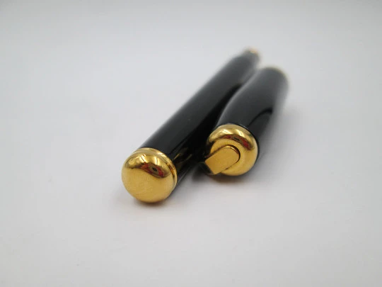 S.T. Dupont Olympio fountain pen. Black lacquer and gold plated details. 14k nib