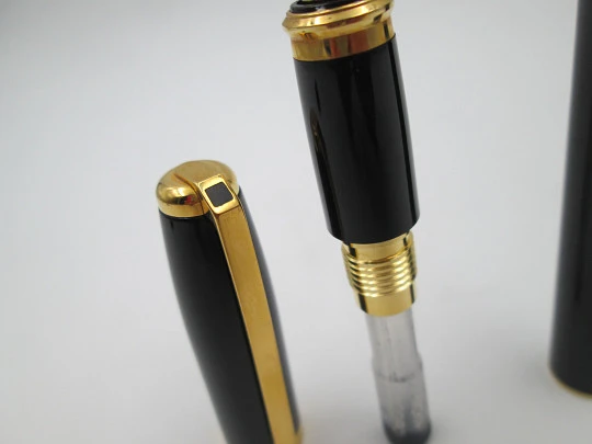 S.T. Dupont Olympio fountain pen. Black lacquer and gold plated details. 14k nib