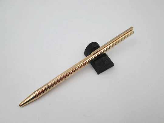 S.T. Dupont París Classique ballpoint pen. Gold filled. Original box. 2000's. France