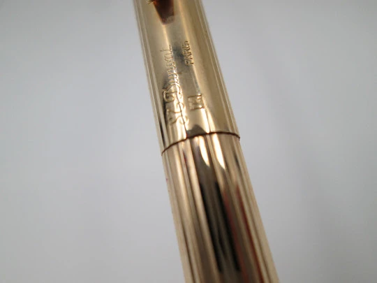 S.T. Dupont París Classique ballpoint pen. Gold filled. Original box. 2000's. France