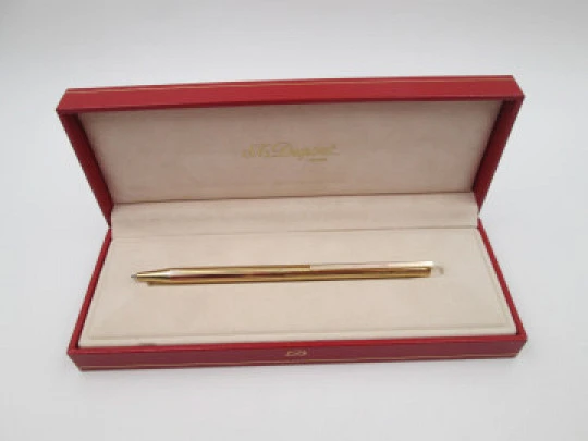 S.T. Dupont París Classique ballpoint pen. Gold plated metal. Original box. 1990's. France