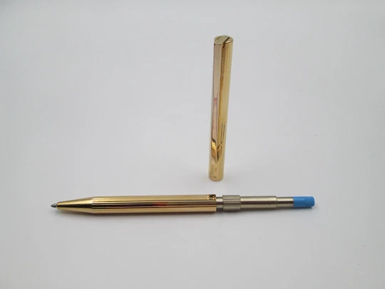 S.T. Dupont París Classique ballpoint pen. Gold plated metal. Original box. 1990's. France