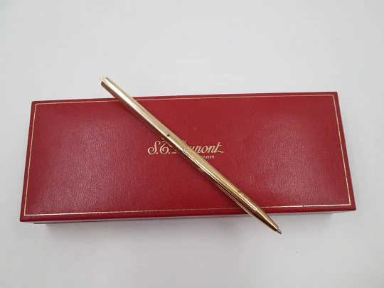 S.T. Dupont París Classique ballpoint pen. Gold plated metal. Original box. 1990's. France