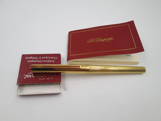 S.T. Dupont París Classique fountain pen. 925 sterling silver vermeil. Box. 2000's