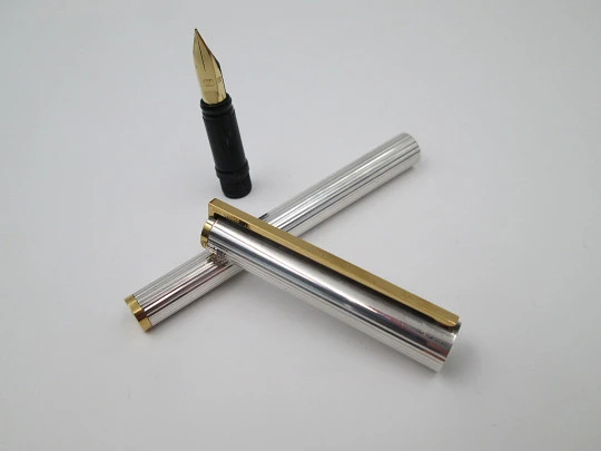 S.T. Dupont París Classique fountain pen. Silver plated & golden details. 2000's