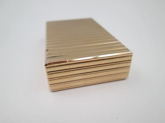S.T. Dupont Paris gas lighter. Gold plated metal. Ribbed pattern. Original box. 1990's S.T. Dupont Paris gas lighter. Gold plated metal. Ribbed pattern. Original box. 1990's