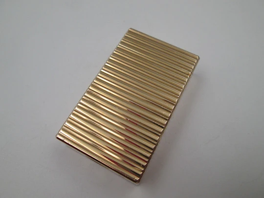 S.T. Dupont Paris gas lighter. Gold plated metal. Ribbed pattern. Original box. 1990's S.T. Dupont Paris gas lighter. Gold plated metal. Ribbed pattern. Original box. 1990's