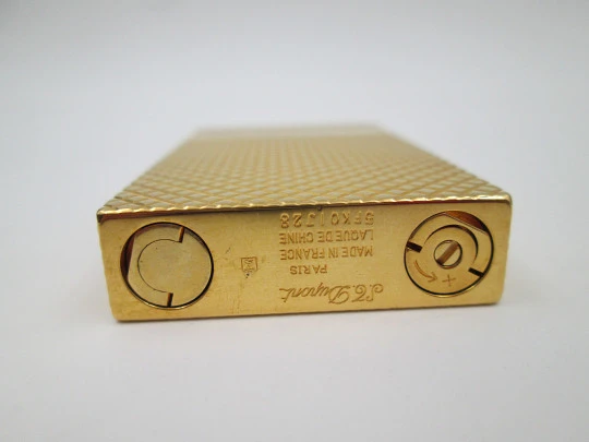 S.T. Dupont París Ligne 2. Chapado oro amarillo. Patrón diamante. Gas. Francia. 2018