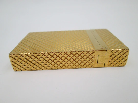 S.T. Dupont París Ligne 2. Chapado oro amarillo. Patrón diamante. Gas. Francia. 2018