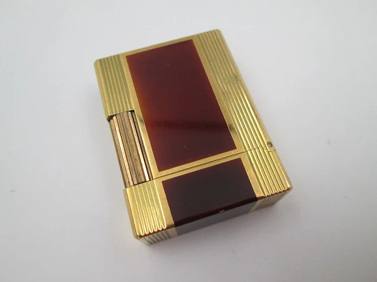 S.T. Dupont pocket gas lighter. Chinese lacquer and gold plated. 1990's. France