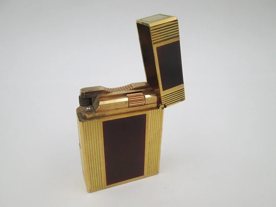 S.T. Dupont pocket gas lighter. Chinese lacquer and gold plated. 1990's. France