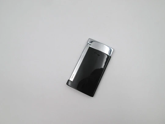 S.T. Dupont Slim 7 torch flame gas lighter. Black lacquer and chrome metal. Box. 2020's S.T. Dupont Slim 7 torch flame gas lighter. Black lacquer and chrome metal. Box. 2020's