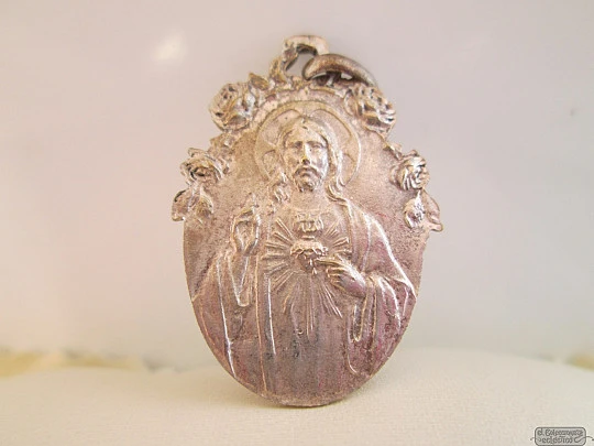 Sacred Heart of Jesus. Silver metal. Virgin Mary with cherubs