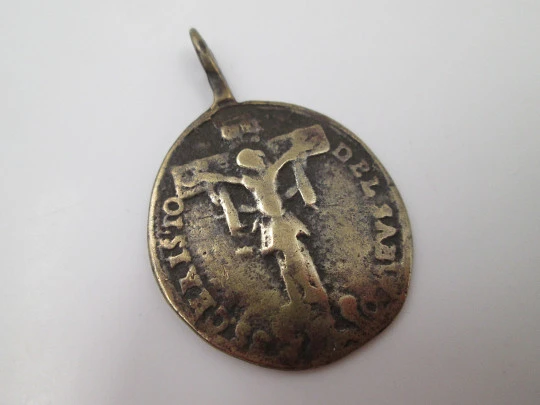 Sahúco Christ and Virgin Dolorosa bronze oval medal. Ring on top. Italy. 18th century