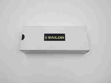 Sailor. Resina negra y detalles chapados. Estuche. Plumín TIGP. 1990. Convertidor