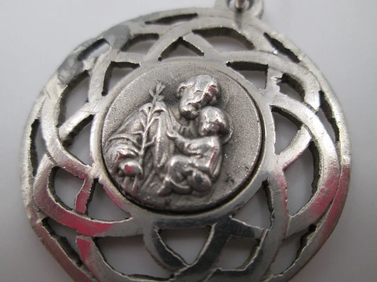 Saint Joseph with Child openwork medal. Silver plated metal. 1920's. Spain