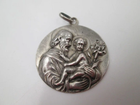 Saint Joseph with the Child medal. Sterling silver. High relief. 1950's. Europe