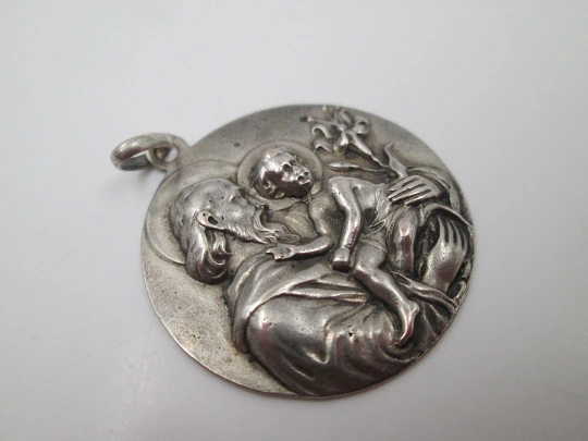 Saint Joseph with the Child medal. Sterling silver. High relief. 1950's. Europe