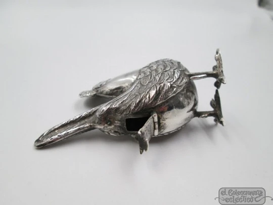 Salero de mesa. Plata de ley. Años 50. España. Figura gallina Salero de mesa. Plata de ley. Años 50. España. Figura gallina