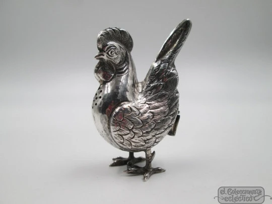 Salero de mesa. Plata de ley. Años 50. España. Figura gallina Salero de mesa. Plata de ley. Años 50. España. Figura gallina